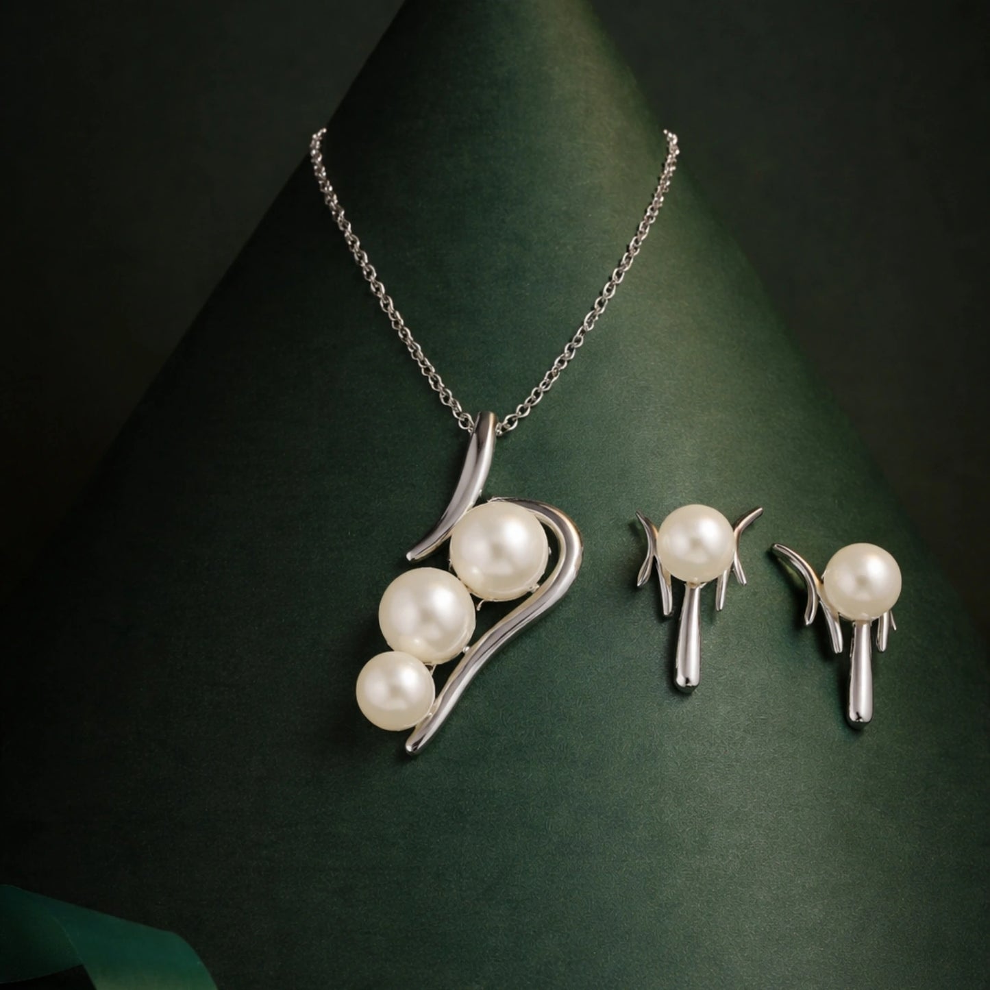 Alencia Liquid Silver Pearl Set image 0