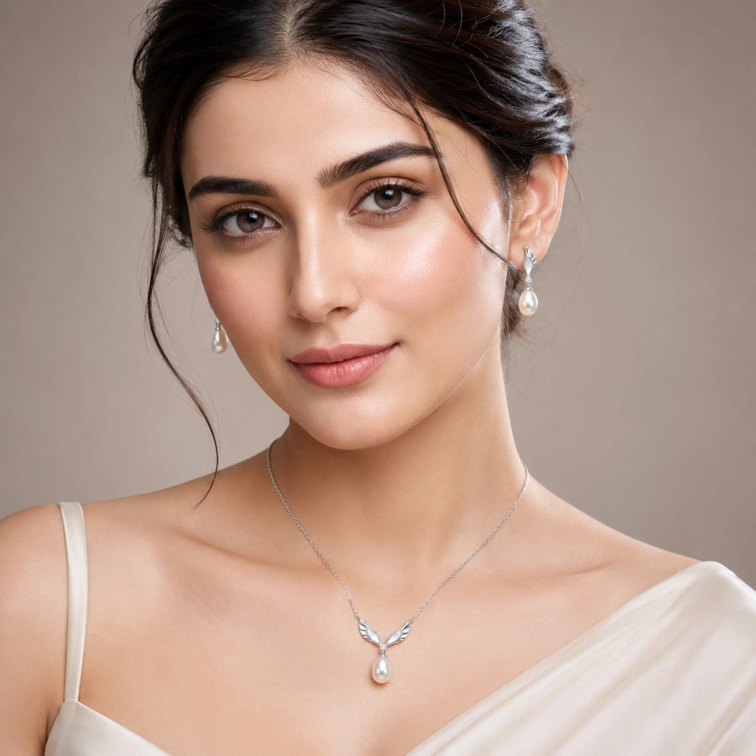 Angelic Wing Pearl Set image 1