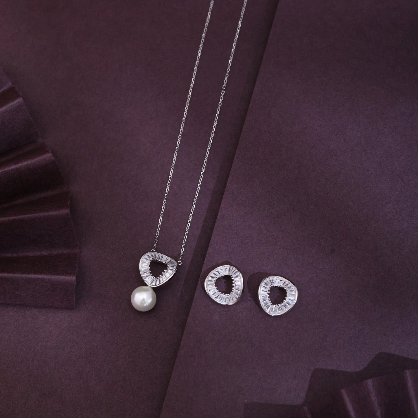 Lustrous Pearl &amp; Baguette Silver Set image 0