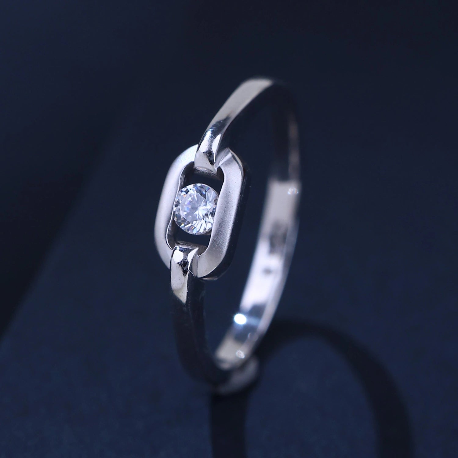 The Alencia Urban Serenade Link Solitaire Ring image 0