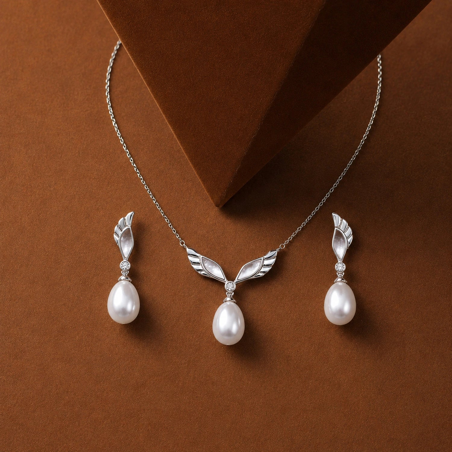 Angelic Wing Pearl Set image 0
