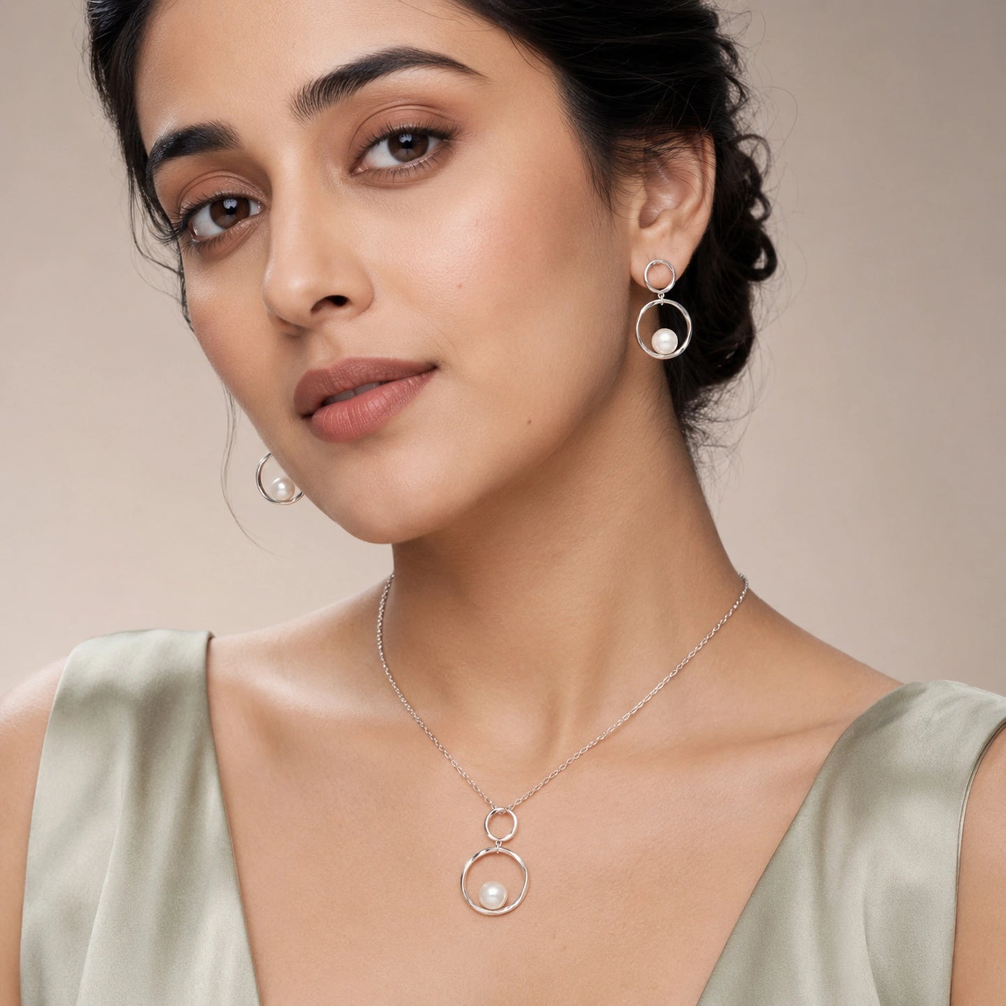 Alencia Modern Pearl Loop Set image 1