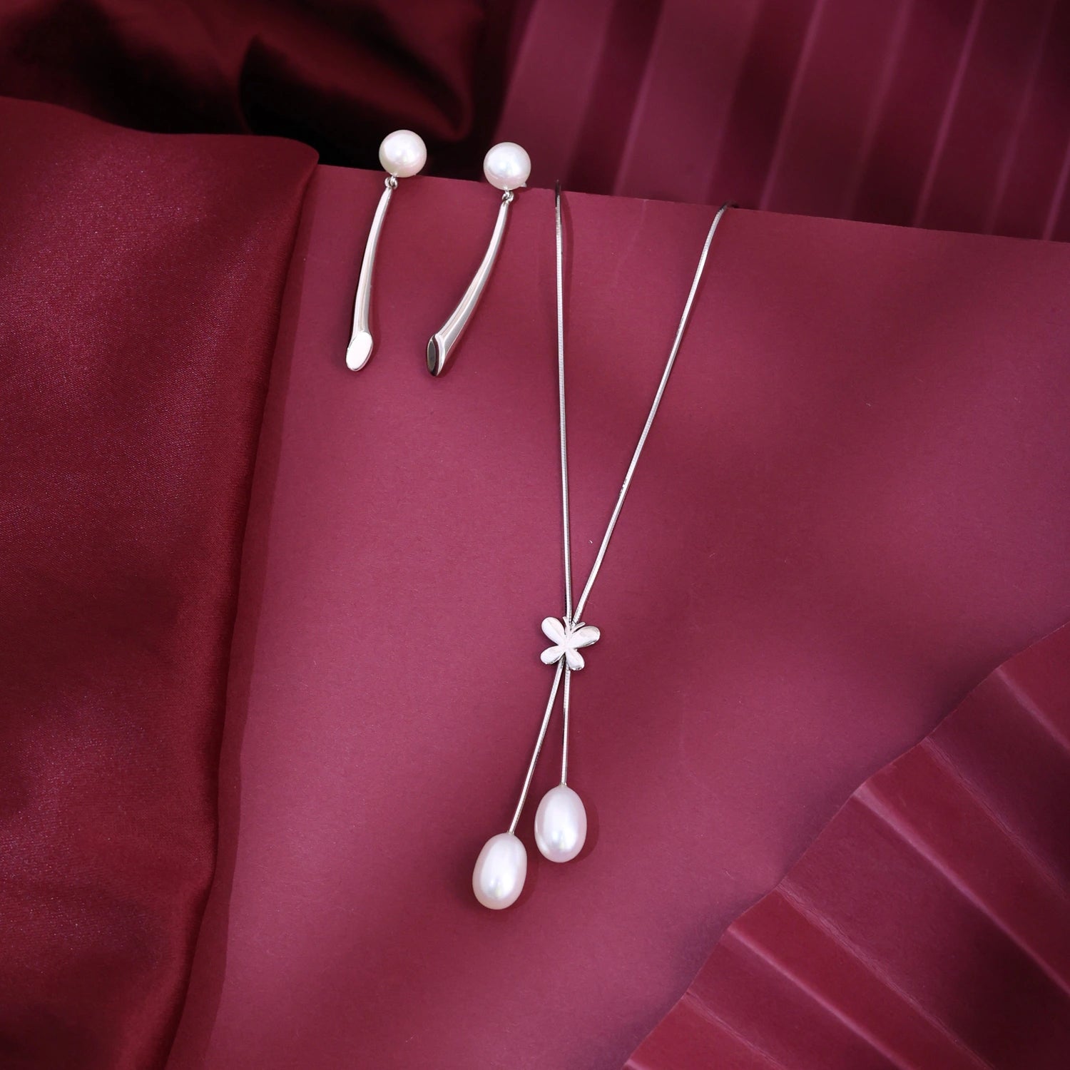 Mariposa Pearl Lariat Set image 0