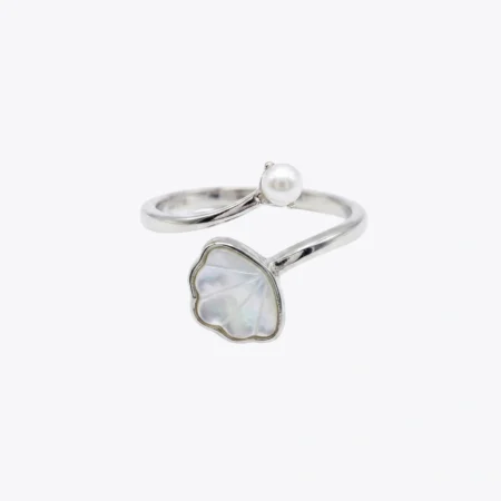 Ginko Shell Pearl Bypass Ring